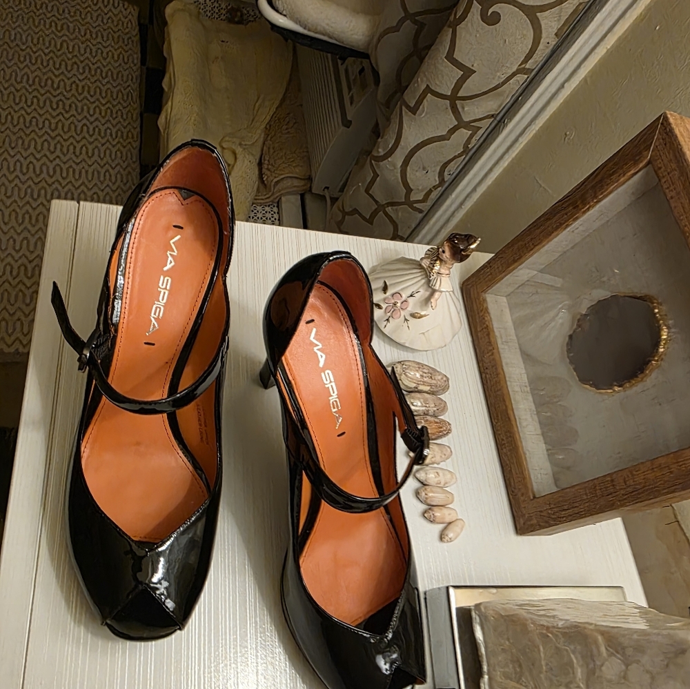 Via Spiga Black Patent Leather Shoes Size 7.5